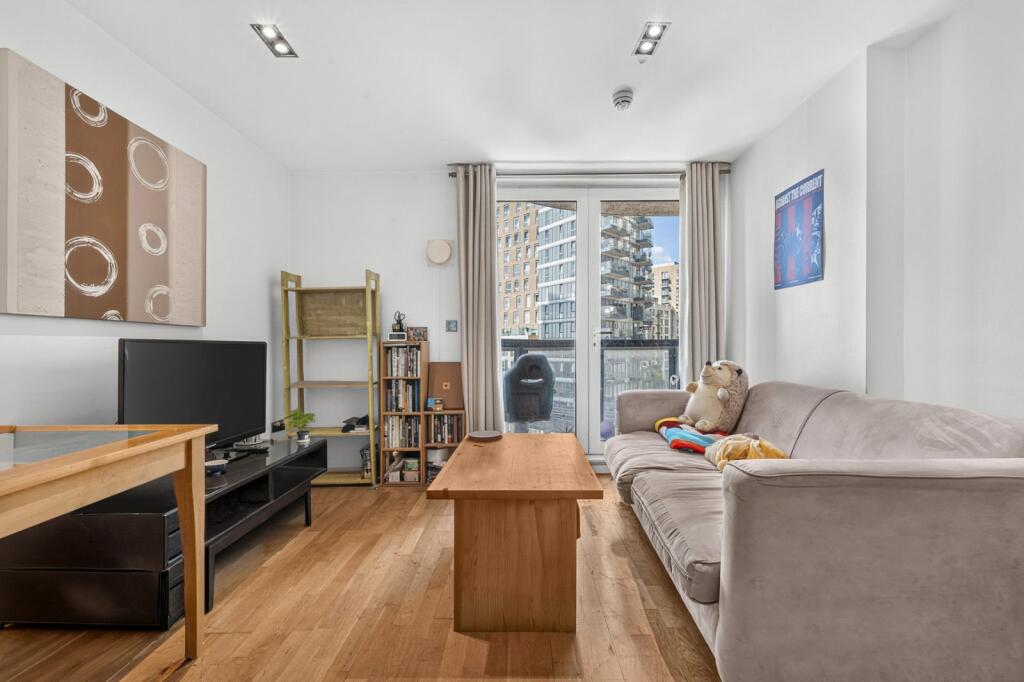 1 bed 1st Floor Flat for rent in Poplar. From Chestertons Estate Agents , Canary Wharf & Docklands Lettings