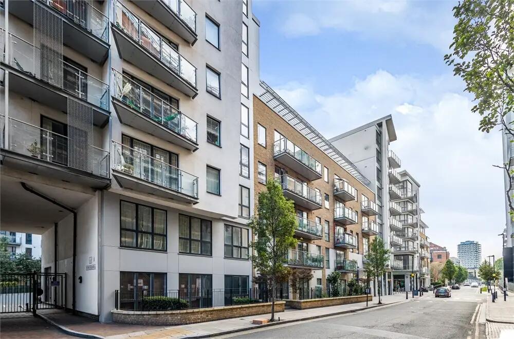 2 bed 1st Floor Flat for rent in Bow. From Chestertons Estate Agents , Canary Wharf & Docklands Lettings