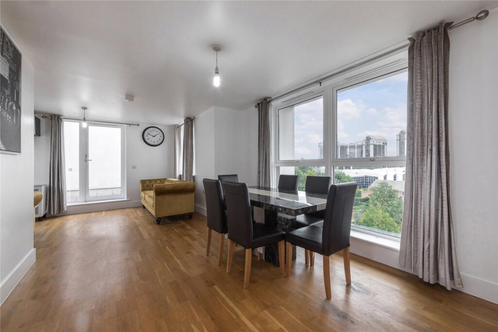 3 bed 1st Floor Flat for rent in Poplar. From Chestertons Estate Agents , Canary Wharf & Docklands Lettings