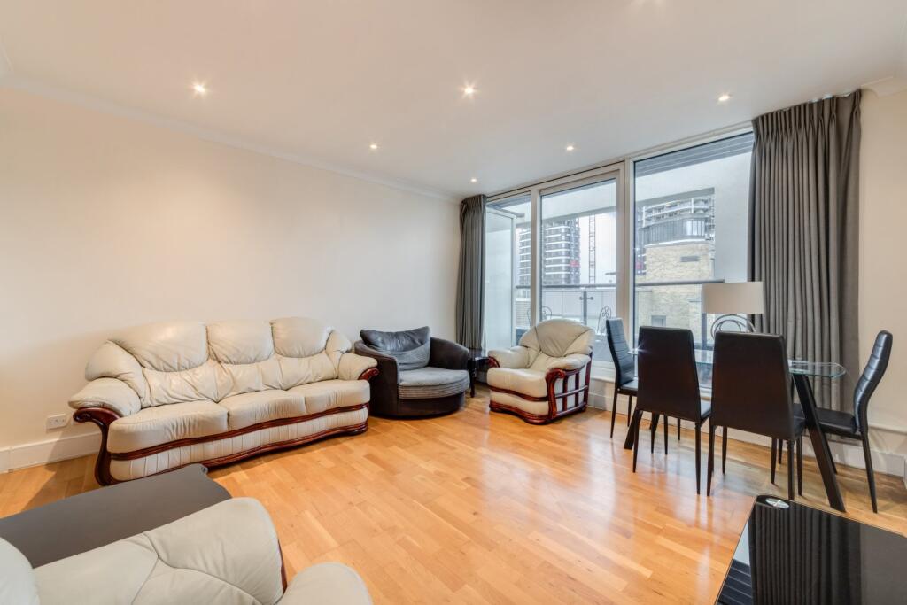 2 bed 1st Floor Flat for rent in Poplar. From Chestertons Estate Agents , Canary Wharf & Docklands Lettings 2 bed 1st Floor Flat for rent in Poplar. From Chestertons Estate Agents , Canary Wharf & Docklands Lettings