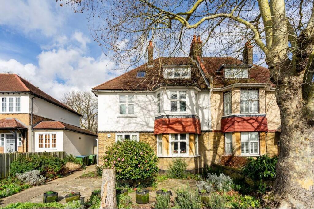 6 bed Semi Detached for rent in Greenwich. From Chestertons Estate Agents , Canary Wharf & Docklands Lettings 6 bed Semi Detached for rent in Greenwich. From Chestertons Estate Agents , Canary Wharf & Docklands Lettings