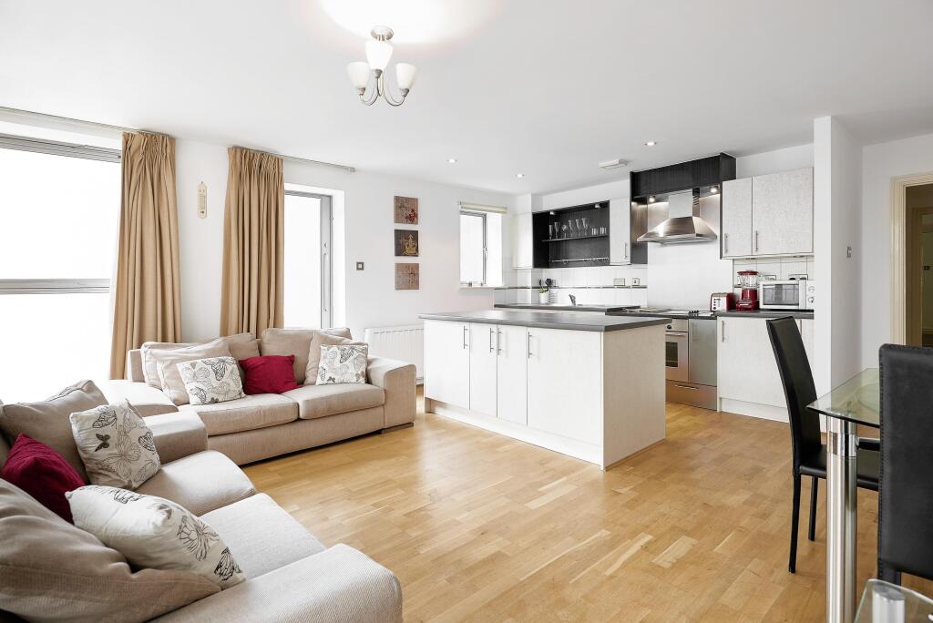2 bed 1st Floor Flat for rent in Poplar. From Chestertons Estate Agents , Canary Wharf & Docklands Lettings