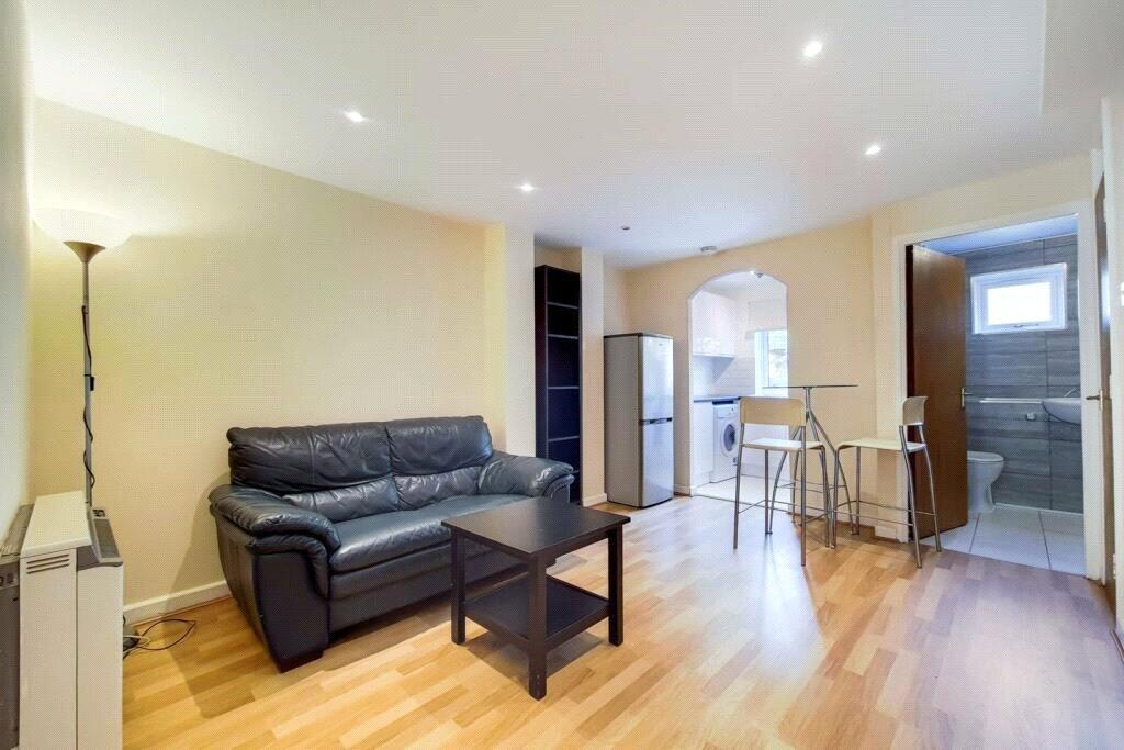 1 bed 1st Floor Flat for rent in Poplar. From Chestertons Estate Agents , Canary Wharf & Docklands Lettings