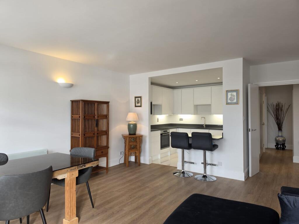 1 bed 1st Floor Flat for rent in Poplar. From Chestertons Estate Agents , Canary Wharf & Docklands Lettings 1 bed 1st Floor Flat for rent in Poplar. From Chestertons Estate Agents , Canary Wharf & Docklands Lettings