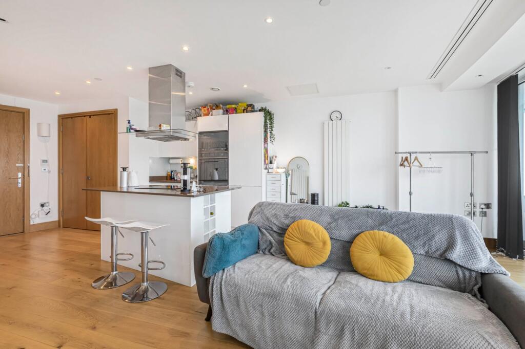 2 bed 1st Floor Flat for rent in Poplar. From Chestertons Estate Agents , Canary Wharf & Docklands Lettings 2 bed 1st Floor Flat for rent in Poplar. From Chestertons Estate Agents , Canary Wharf & Docklands Lettings