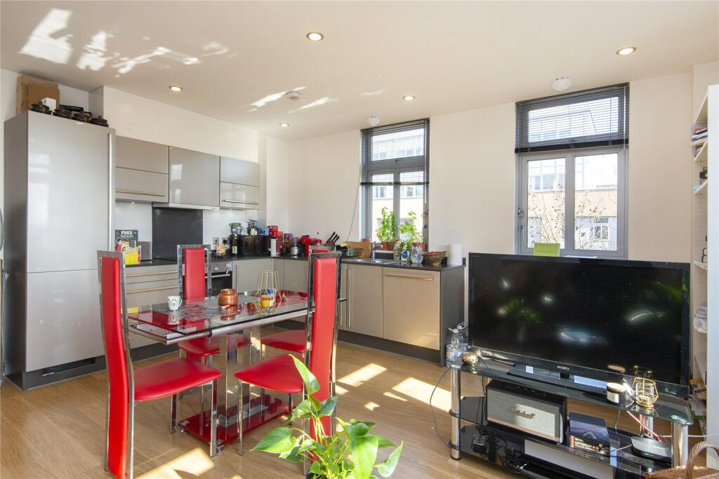 1 bed 1st Floor Flat for rent in Poplar. From Chestertons Estate Agents , Canary Wharf & Docklands Lettings