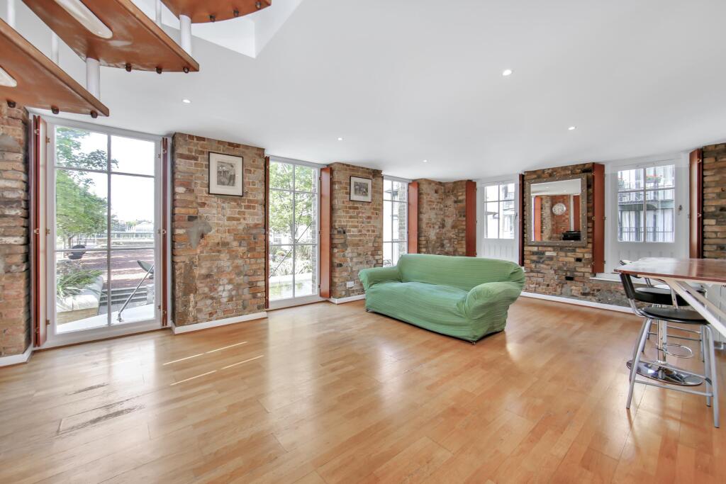1 bed 1st Floor Flat for rent in Poplar. From Chestertons Estate Agents , Canary Wharf & Docklands Lettings 1 bed 1st Floor Flat for rent in Poplar. From Chestertons Estate Agents , Canary Wharf & Docklands Lettings