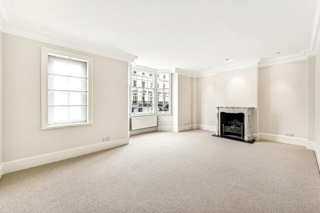 4 bed Mid Terraced House for rent in Chelsea. From Chestertons Estate Agents - Chelsea