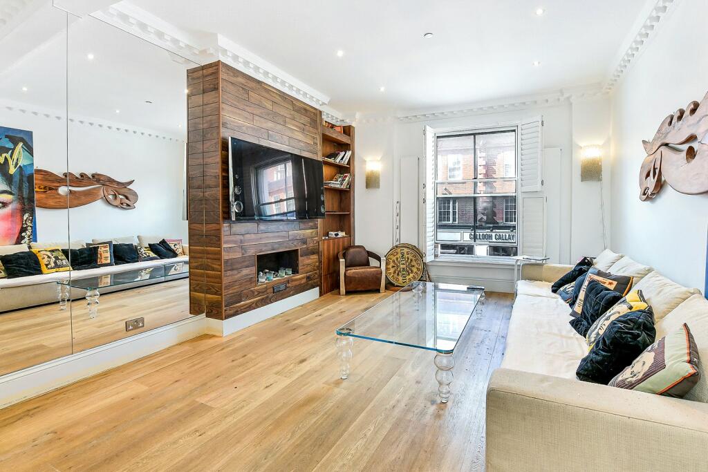 3 bed Mid Terraced House for rent in Chelsea. From Chestertons Estate Agents - Chelsea