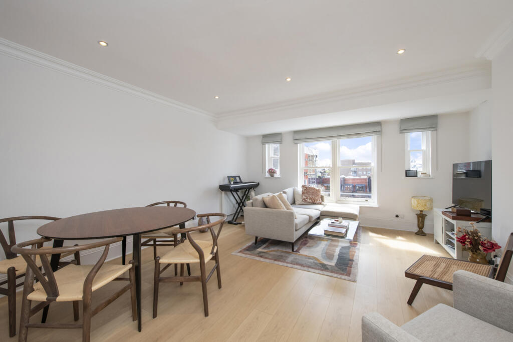 2 bed Mid Terraced House for rent in Chelsea. From Chestertons Estate Agents - Chelsea
