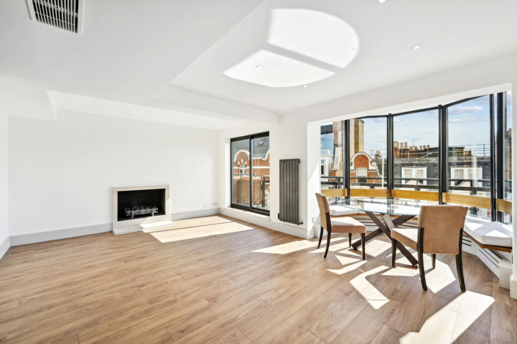 3 bed Flat for rent in Chelsea. From Chestertons Estate Agents - Chelsea