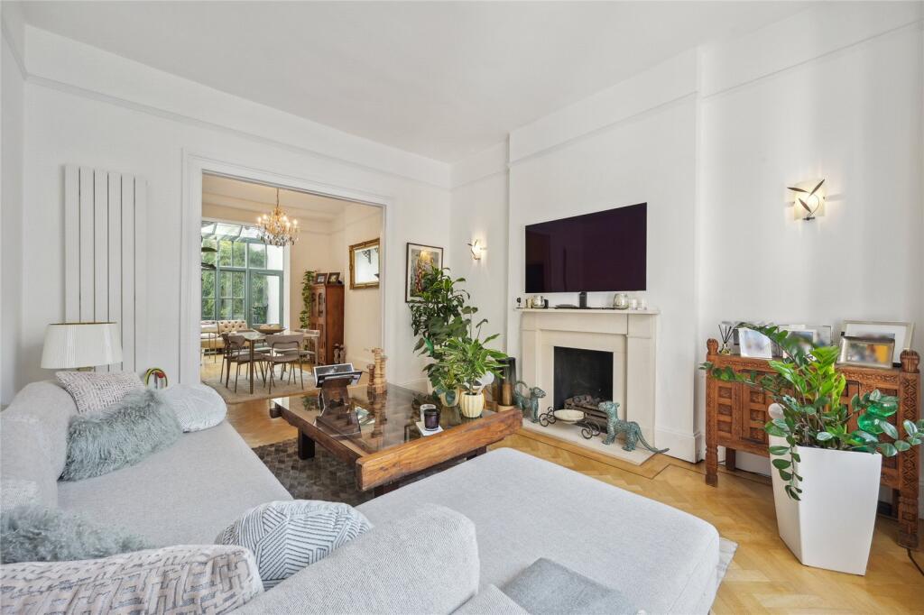 4 bed Mid Terraced House for rent in Chelsea. From Chestertons Estate Agents - Chelsea 4 bed Mid Terraced House for rent in Chelsea. From Chestertons Estate Agents - Chelsea