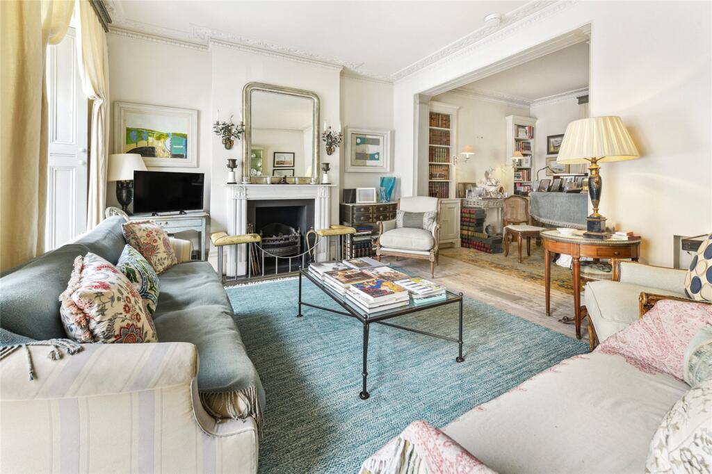 4 bed Mid Terraced House for rent in Chelsea. From Chestertons Estate Agents - Chelsea