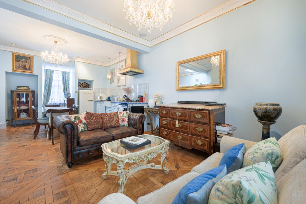 1 bed Mid Terraced House for rent in Chelsea. From Chestertons Estate Agents - Chelsea