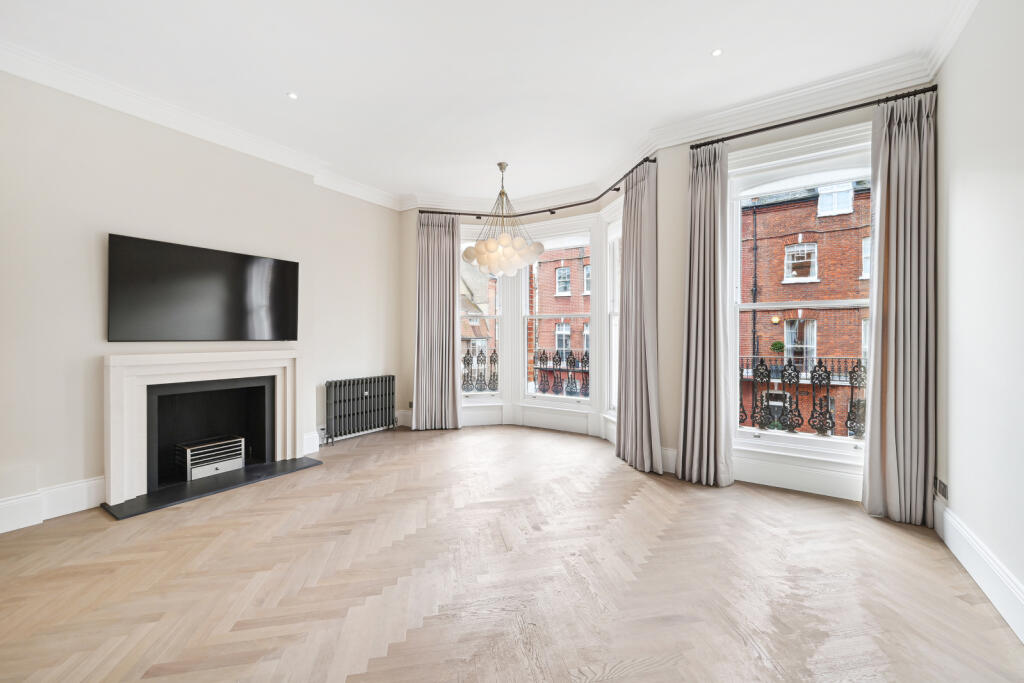 5 bed 1st Floor Flat for rent in Chelsea. From Chestertons Estate Agents - Chelsea