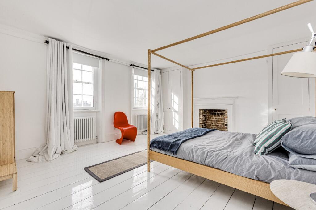 5 bed Mid Terraced House for rent in Chelsea. From Chestertons Estate Agents - Chelsea