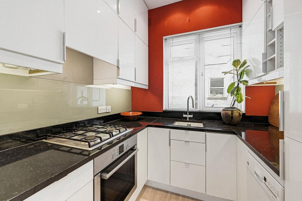 2 bed 1st Floor Flat for rent in Chelsea. From Chestertons Estate Agents - Chelsea 2 bed 1st Floor Flat for rent in Chelsea. From Chestertons Estate Agents - Chelsea