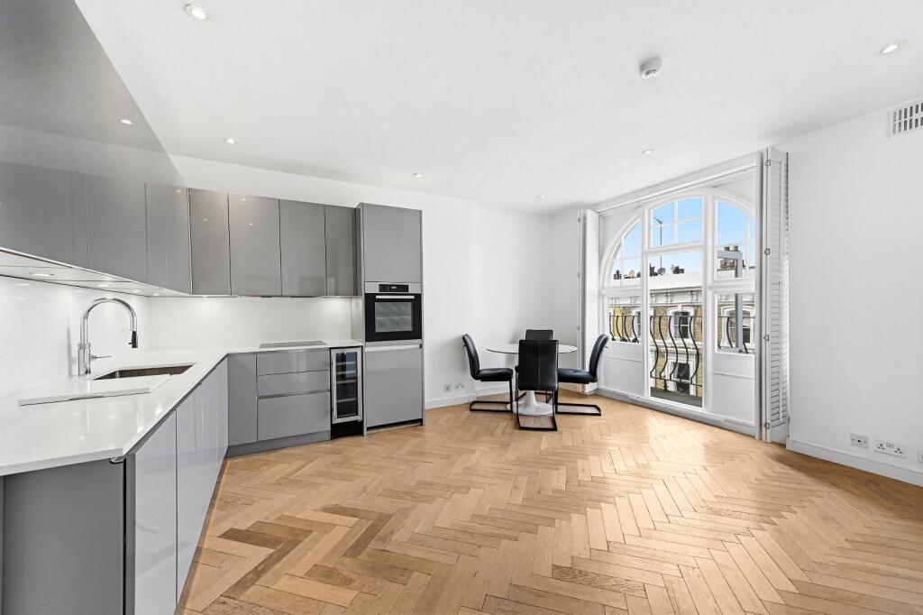 2 bed 1st Floor Flat for rent in Chelsea. From Chestertons Estate Agents - Chelsea