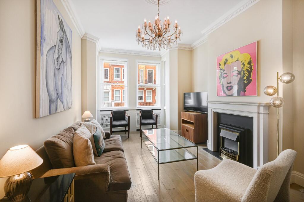 3 bed 1st Floor Flat for rent in Chelsea. From Chestertons Estate Agents - Chelsea