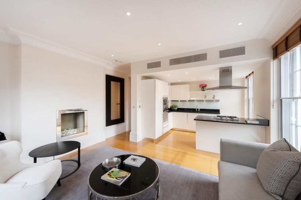 2 bed 1st Floor Flat for rent in Chelsea. From Chestertons Estate Agents - Chelsea