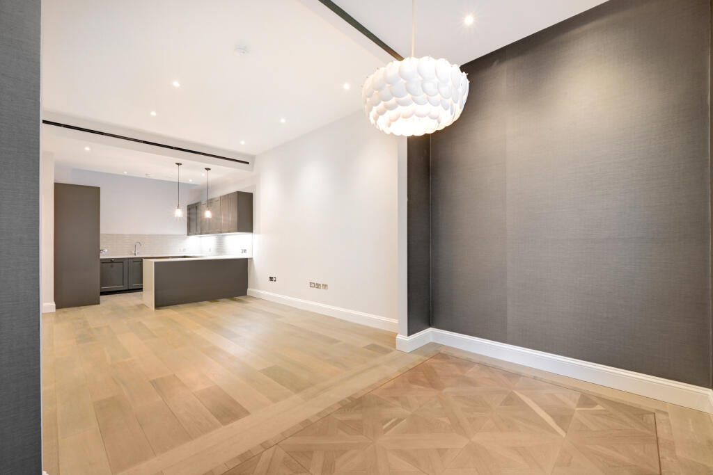 3 bed 1st Floor Flat for rent in Chelsea. From Chestertons Estate Agents - Chelsea