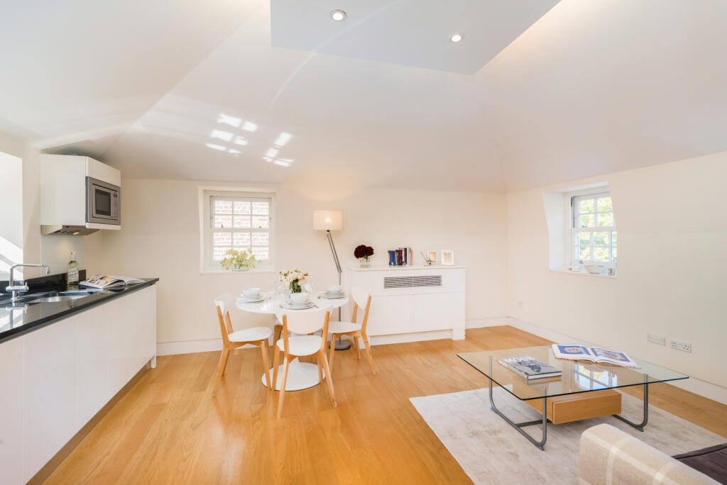 2 bed 1st Floor Flat for rent in Chelsea. From Chestertons Estate Agents - Chelsea