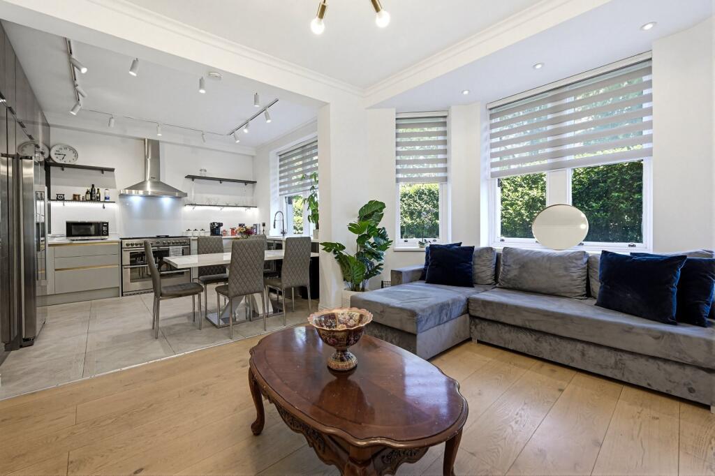 3 bed 1st Floor Flat for rent in Chelsea. From Chestertons Estate Agents - Chelsea