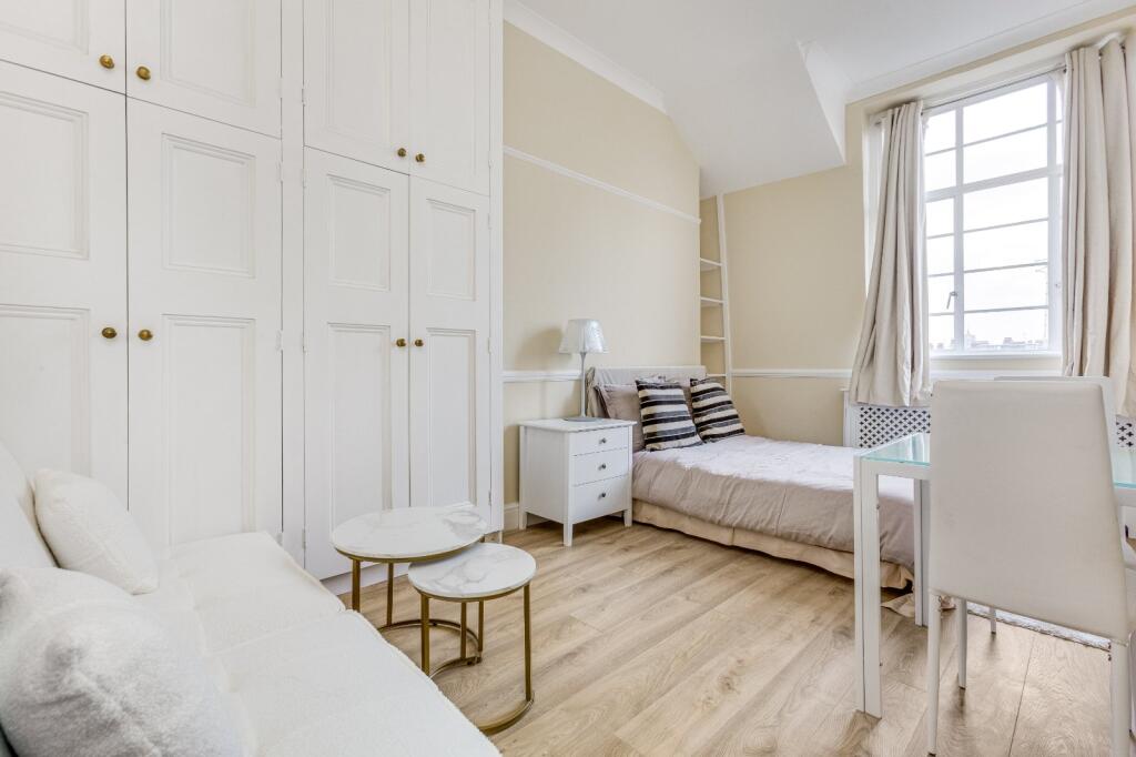 4 bed 1st Floor Flat for rent in Chelsea. From Chestertons Estate Agents - Chelsea