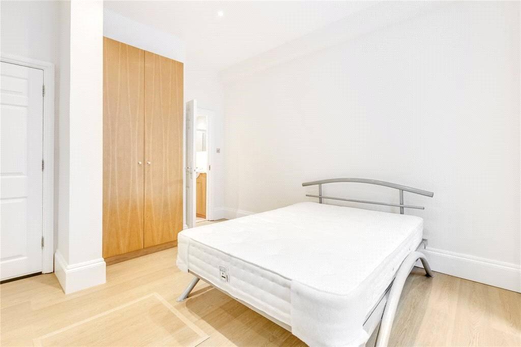 4 bed 1st Floor Flat for rent in Chelsea. From Chestertons Estate Agents - Chelsea