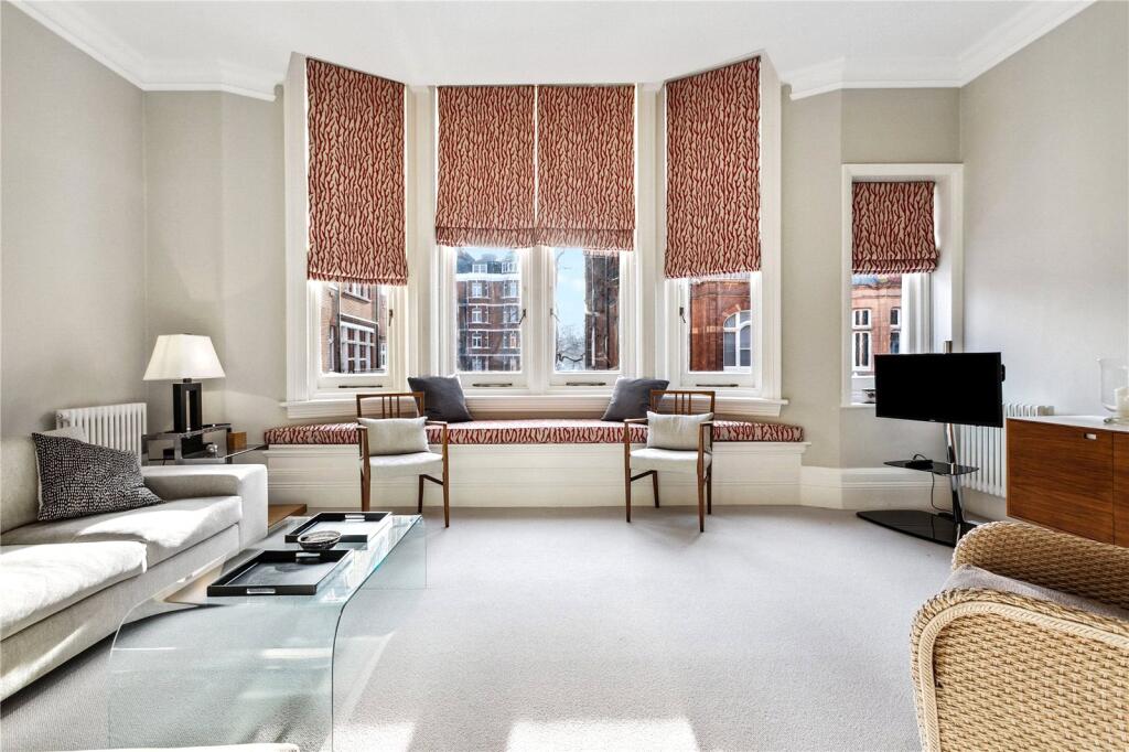 1 bed 1st Floor Flat for rent in Chelsea. From Chestertons Estate Agents - Chelsea