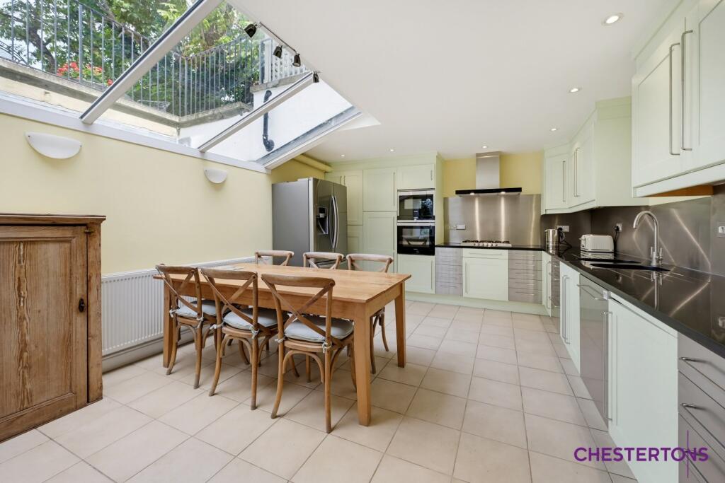3 bed Mid Terraced House for rent in Chelsea. From Chestertons Estate Agents - Chelsea