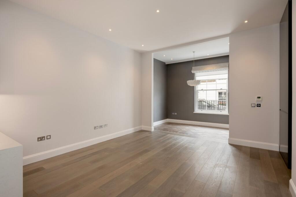 3 bed Mid Terraced House for rent in Chelsea. From Chestertons Estate Agents - Chelsea 3 bed Mid Terraced House for rent in Chelsea. From Chestertons Estate Agents - Chelsea