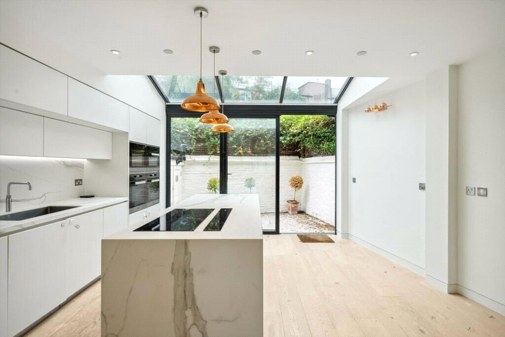 3 bed Detached for rent in Chelsea. From Chestertons Estate Agents - Chelsea