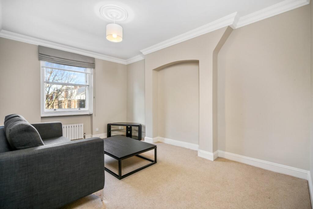 1 bed 1st Floor Flat for rent in Chelsea. From Chestertons Estate Agents - Chelsea
