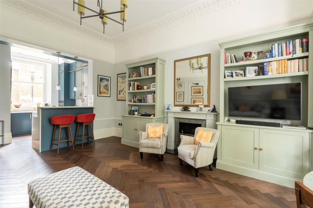 2 bed 1st Floor Flat for rent in Chelsea. From Chestertons Estate Agents - Chelsea