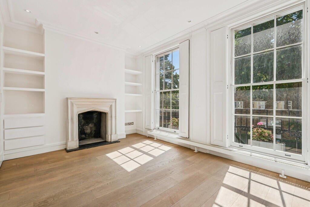 3 bed Mid Terraced House for rent in Chelsea. From Chestertons Estate Agents - Chelsea