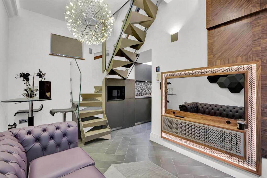 1 bed Mid Terraced House for rent in Chelsea. From Chestertons Estate Agents - Chelsea 1 bed Mid Terraced House for rent in Chelsea. From Chestertons Estate Agents - Chelsea