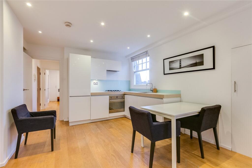 1 bed Mid Terraced House for rent in Chelsea. From Chestertons Estate Agents - Chelsea