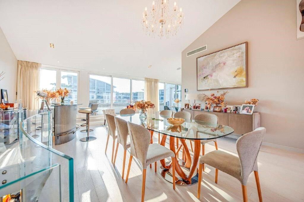 3 bed 1st Floor Flat for rent in Battersea. From Chestertons Estate Agents - Chelsea 3 bed 1st Floor Flat for rent in Battersea. From Chestertons Estate Agents - Chelsea