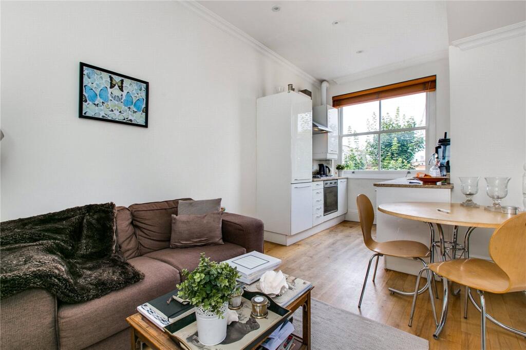 1 bed 1st Floor Flat for rent in Chelsea. From Chestertons Estate Agents - Chelsea