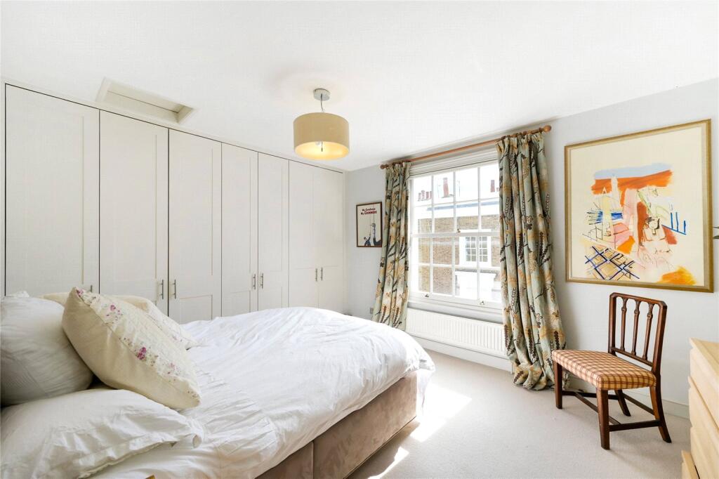 4 bed Mid Terraced House for rent in Chelsea. From Chestertons Estate Agents - Chelsea 4 bed Mid Terraced House for rent in Chelsea. From Chestertons Estate Agents - Chelsea