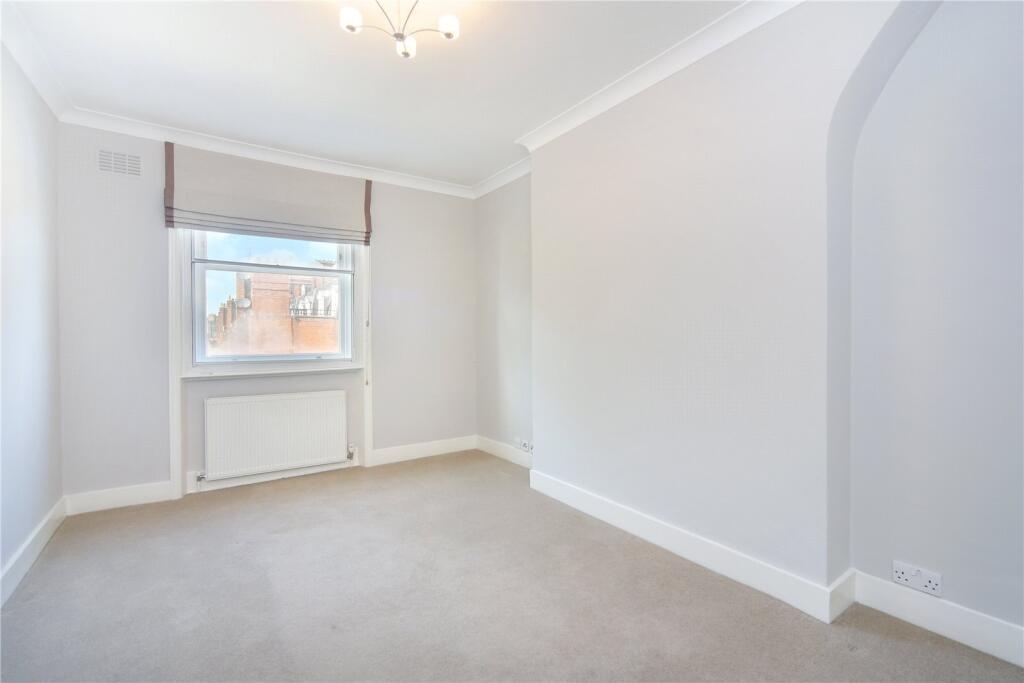 1 bed 1st Floor Flat for rent in Chelsea. From Chestertons Estate Agents - Chelsea