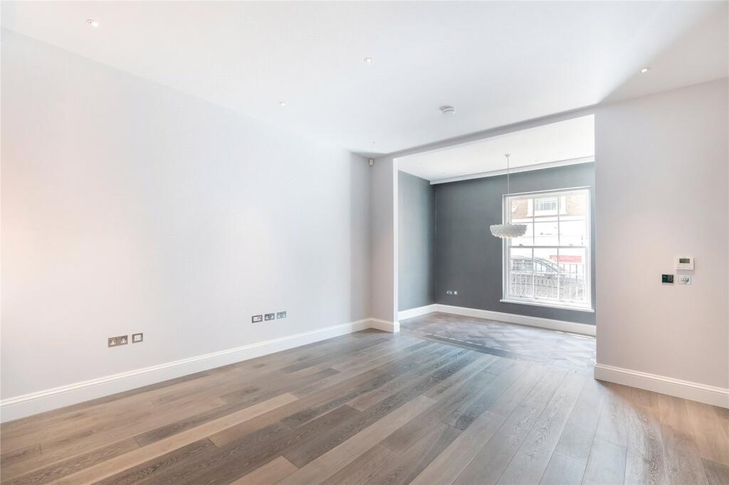 3 bed Mid Terraced House for rent in Chelsea. From Chestertons Estate Agents - Chelsea