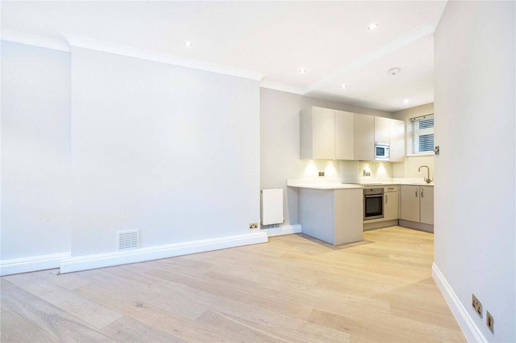 2 bed 1st Floor Flat for rent in Chelsea. From Chestertons Estate Agents - Chelsea 2 bed 1st Floor Flat for rent in Chelsea. From Chestertons Estate Agents - Chelsea
