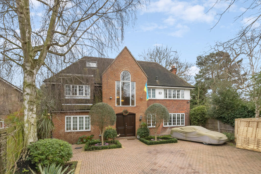 6 bed Detached House for rent in Chiswick. From Chestertons Estate Agents - Chiswick Lettings