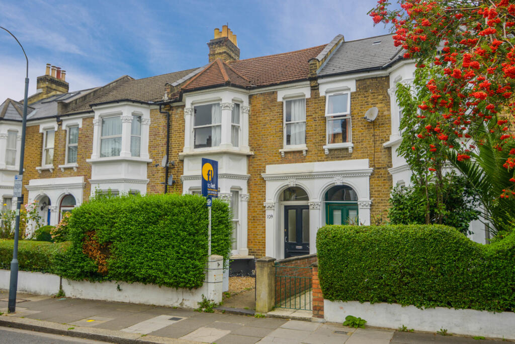 3 bed Flat for rent in Hammersmith. From Chestertons Estate Agents - Chiswick Lettings