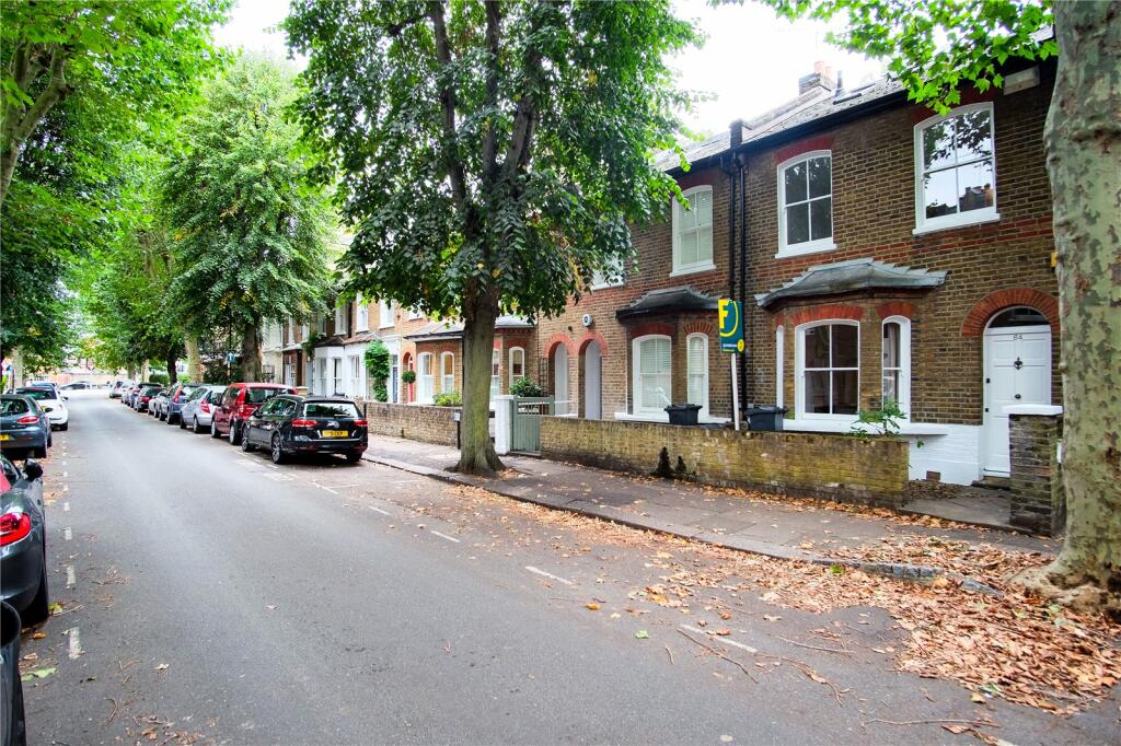 4 bed Mid Terraced House for rent in Chiswick. From Chestertons Estate Agents - Chiswick Lettings
