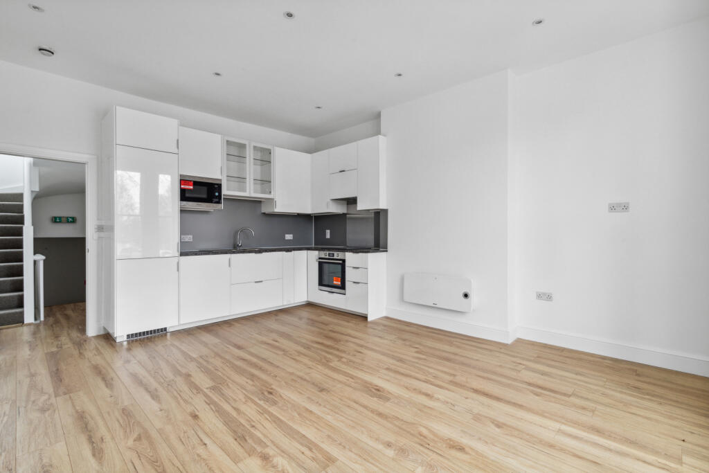 4 bed Flat for rent in Chiswick. From Chestertons Estate Agents - Chiswick Lettings