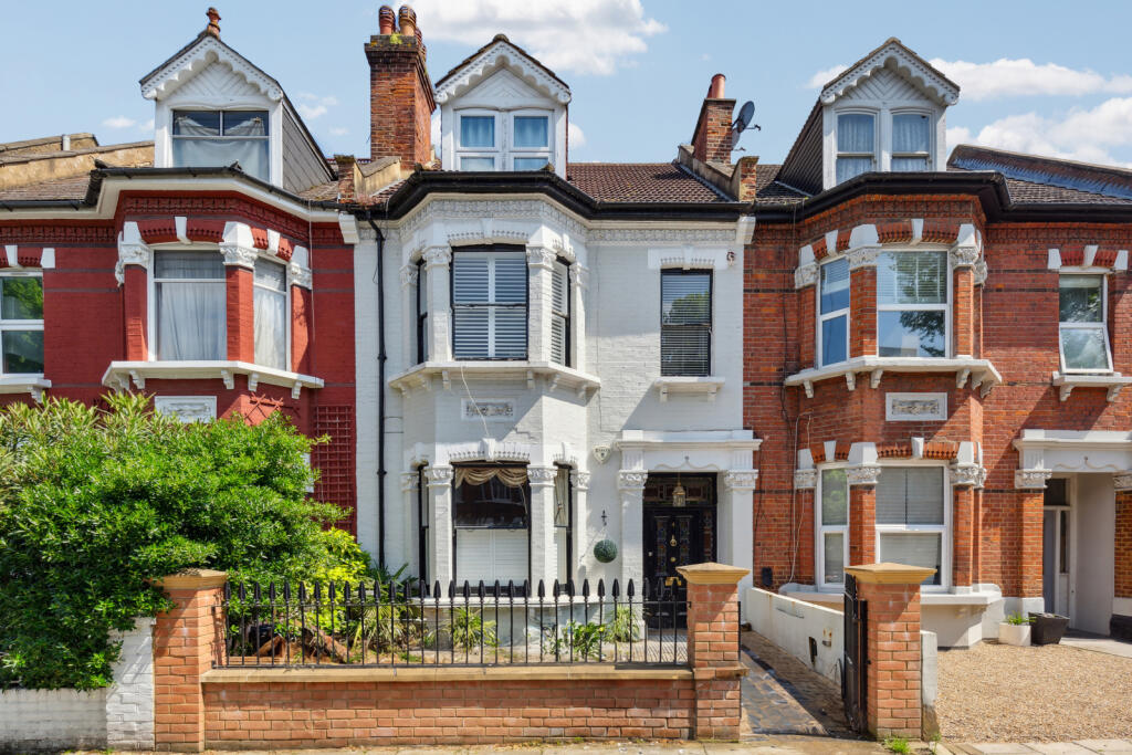 1 bed Flat for rent in Chiswick. From Chestertons Estate Agents - Chiswick Lettings