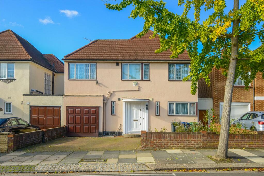 4 bed Detached House for rent in Acton. From Chestertons Estate Agents - Chiswick Lettings